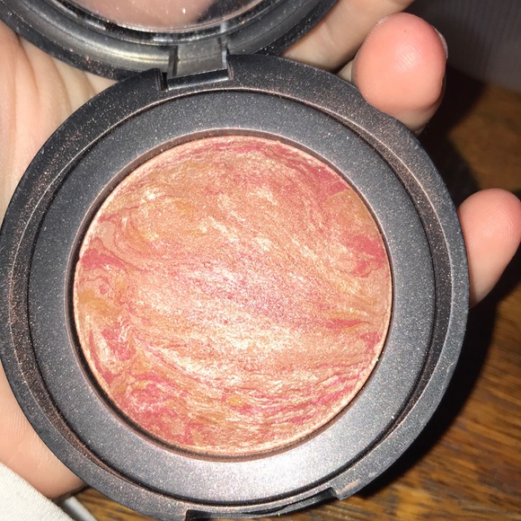 makeup - Picture 2 of 3